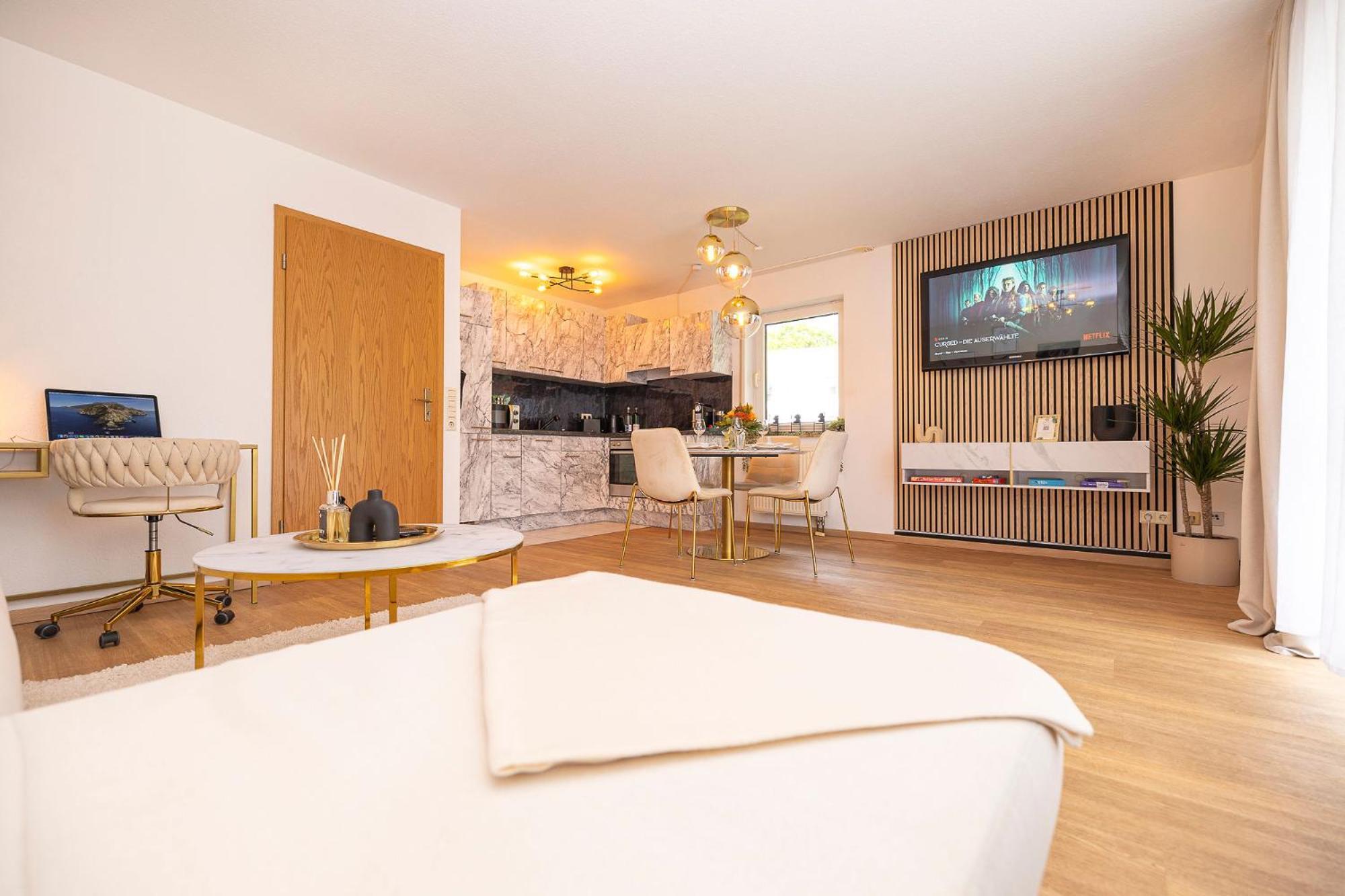 Luxx Home Bc, Zentral - Fuer 4 Personen - Balkon - Parken - Voll Ausgestattete Kueche Biberach an der Riss Exterior photo